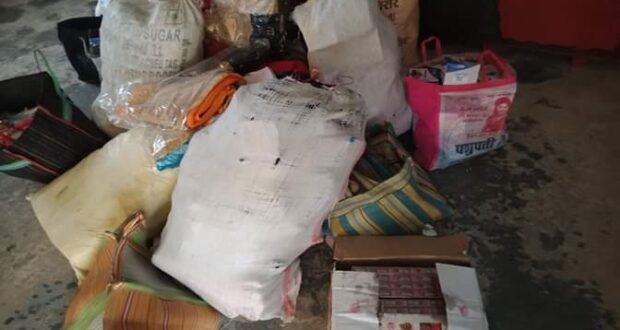 रौतहट प्रहरीद्वारा भन्सार छलीका सर-सामानहरु भन्सार कार्यालय बुझाईयो