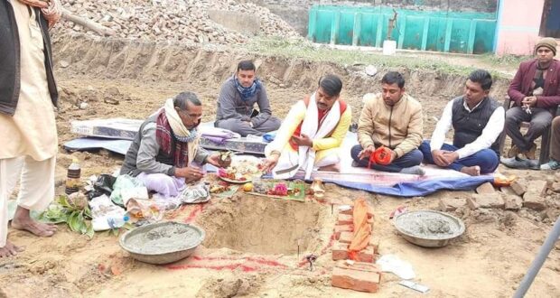 धरहरीमा नगर प्रमुख पटेलले गरे बिधालय भवनको शिलान्यास