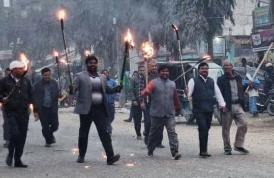 जसपाले सरकारको असंबैधानिक कदम विरुद्ध जिल्लाभरि मसाल जुलुस प्रदर्शन