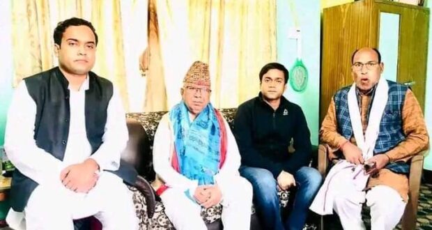 पुर्व मन्त्री अफताब आलमका दुबै छोरा माधव नेपाललाई भेटेर दिए शुभकामना