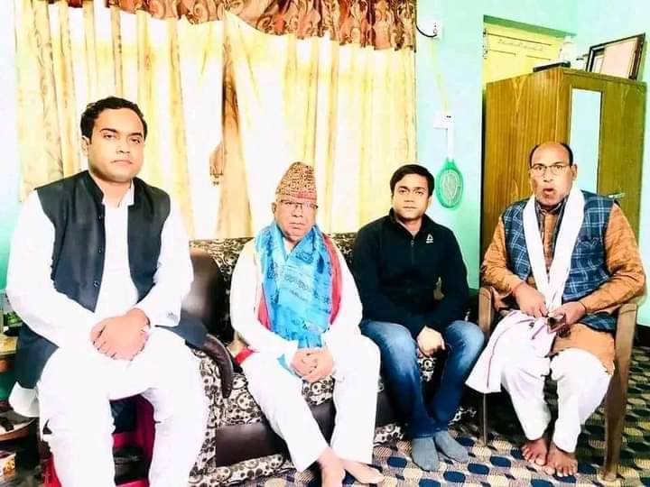 पुर्व मन्त्री अफताब आलमका दुबै छोरा माधव नेपाललाई भेटेर दिए शुभकामना