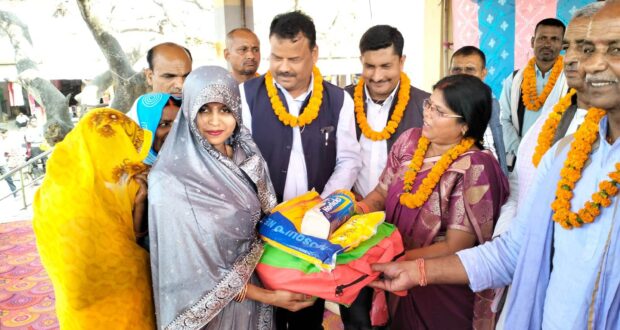 बहुक्षेत्रीय पाेषण याेजना अन्तर्गत माैलापुरमा आमाहरूलाई पाेषण सामाग्री वितरण