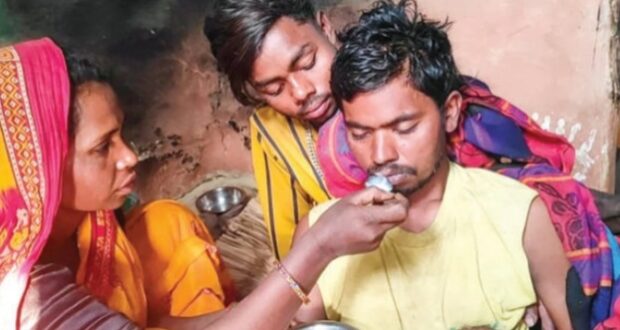 अस्पतालले मृत घोषणा गरी १५ घण्टासम्म शवगृहमा राखेका एक व्यक्ति जीवितै ।