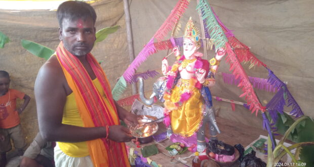 रौतहटको विभिन्न ठाउँमा धुमधामसंग विश्वकर्मा पुजा मनाईदै ।