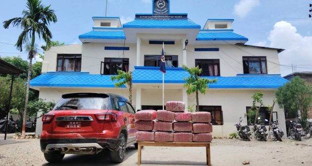 रौतहटको गरुडा प्रहरीद्वारा गाडी सहित १३३ केजी गाँजा बरामद