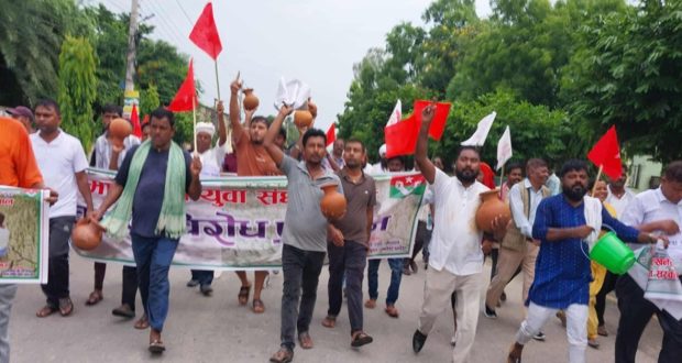 समाजवादी युवा संघद्वारा जनकपुरधाममा पानी माग्दै प्रदर्शन