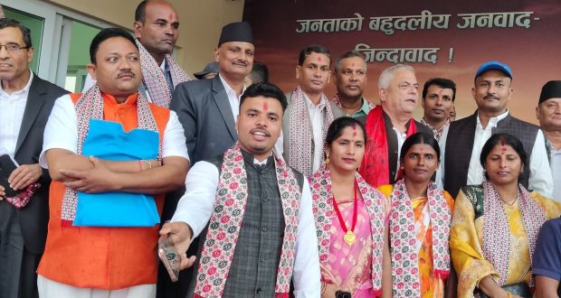 आजपाका वरिष्ठ उपाध्यक्ष साह सहित दर्जनौं शीर्ष नेता एमालेमा प्रवेश