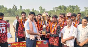 बौधिमाई मेयर कप विजेता इनर्वा टिमलाई नगद पुरस्कार प्रदान