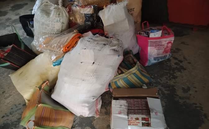 रौतहट प्रहरीद्वारा भन्सार छलीका सर-सामानहरु भन्सार कार्यालय बुझाईयो