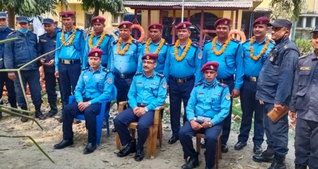 जिप्रका रौतहटमा बढुवा भएका प्रहरी कर्मचारीहरुलाई दर्ज्यानी चिन्ह सुशोभन कार्यक्रम सम्पन्न