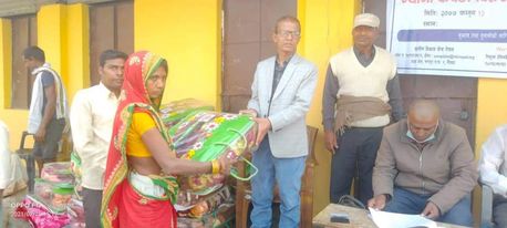 गरुडाको पोठियाहीमा ग्रामीण विकास केन्दद्धारा न्यानो कपडा वितरण