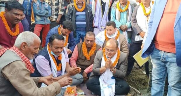 नगरप्रमुख कुशवाहाद्धारा कटहरियामा ढल निकासको शिलान्यास