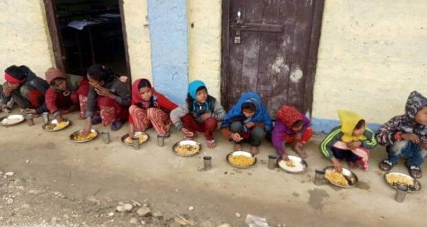 दिवा खाजाले रौतहटको सामुदायीक विद्यालयप्रति बालबालिकाहरु आकर्षित