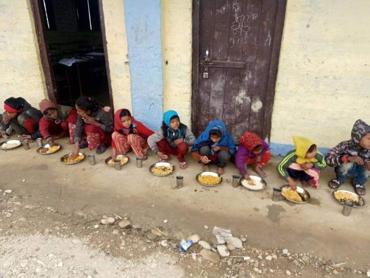 दिवा खाजाले रौतहटको सामुदायीक विद्यालयप्रति बालबालिकाहरु आकर्षित