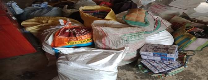 रौतहट प्रहरीद्वारा भन्सार छलीका विभिन्न सामग्रीहरु भन्सार कार्यालय बुझाईयो