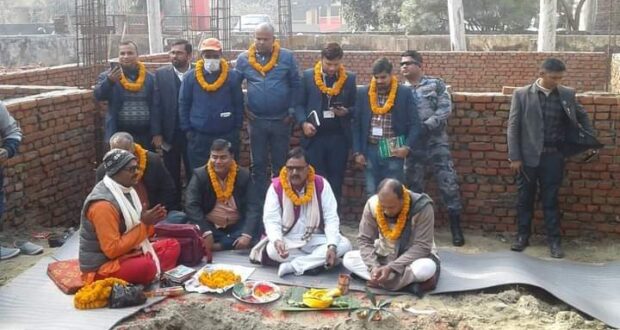 उद्योग पर्यटन वन तथा वातावरण मंत्री यादवद्वारा गाैरमा तालिम भवनकाे शिलान्यास