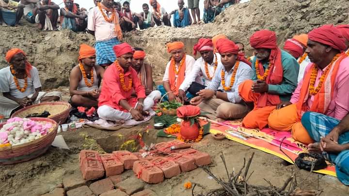समाजवादी युवा संघको केन्द्रीय उप महासचिव दिलिप पटेलद्वारा इनर्वामा महादेव मन्दिर निर्माणको लागि शिलान्यास सम्पन्न