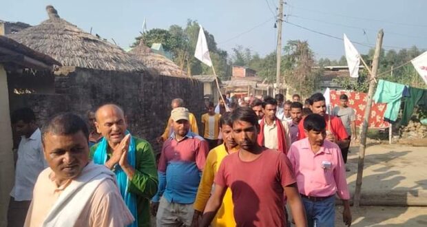 रौतहट २ का जसपा उम्मेदवार साह र यादव जनताको घरदैलोमा ।