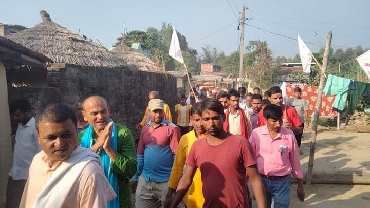 रौतहट २ का जसपा उम्मेदवार साह र यादव जनताको घरदैलोमा ।