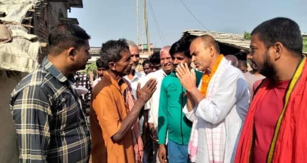 उम्मेदवार किशोरी यादवको परोहा घरदैलोमा देखियो जनलहर ।