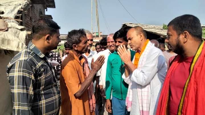 उम्मेदवार किशोरी यादवको परोहा घरदैलोमा देखियो जनलहर ।