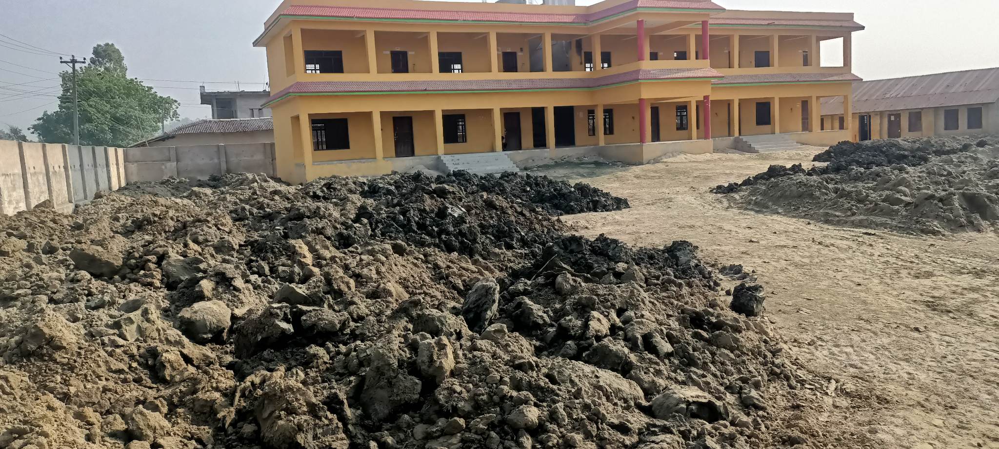 श्री मावि शितलपुरमा माटो पुर्ने काम हुँदै,वर्षौदेखि फिल्डमा पानी जम्मा हुँदा हुन्थ्यो समस्या