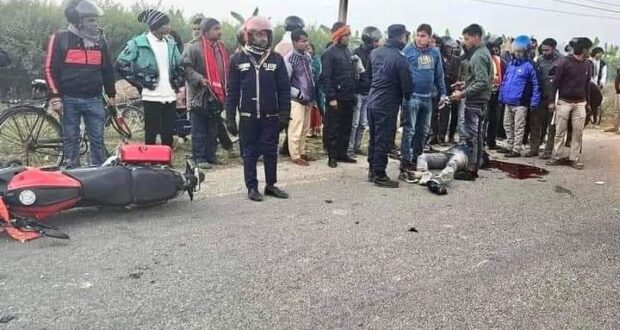 म्याजिक गाडीको ठक्करबाट मोटरसाईकल चालकको मृत्यु ।