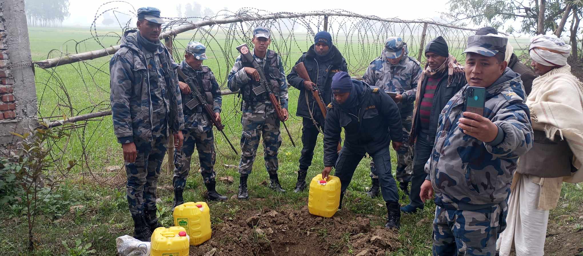 सशस्त्र प्रहरी बल देवाहीद्वारा अवैध घरेलू मदिरा पक्राउ गरि नष्ट गरियो ।