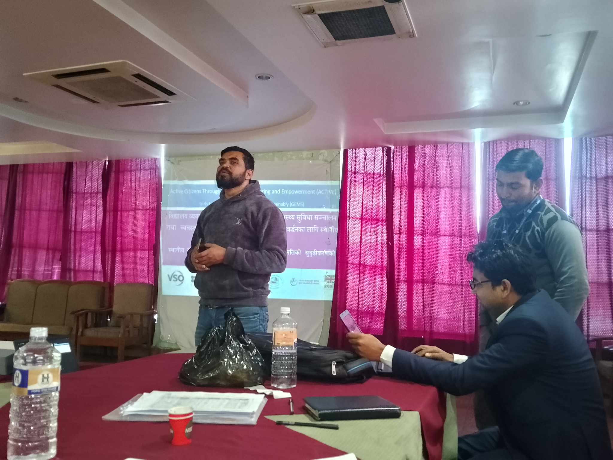 मिसन साक्षर क्लब र घोडी देवि समाज कल्याणलाई आसमान नेपालले तीन -तीन लाख दिने घोषणा ।