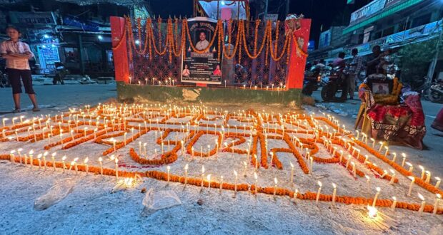 स्व. मनोज कुमार चौधरीको तेस्रो पुण्यतिथिमा दिप प्रज्वलन तथा श्रद्धाञ्जली अर्पण ।