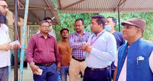 प्रादेशिक अस्पताल गौरको मे.सु.डा. ठाकुर सहितको टोली हैजा प्रभावित क्षेत्र राजपुरमा ।