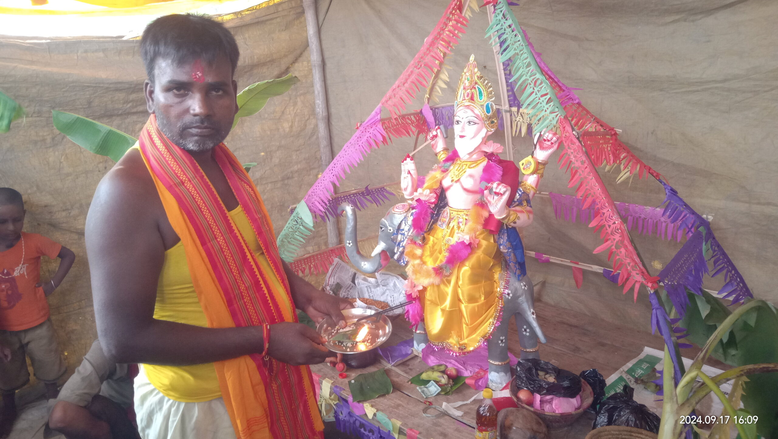 रौतहटको विभिन्न ठाउँमा धुमधामसंग विश्वकर्मा पुजा मनाईदै ।