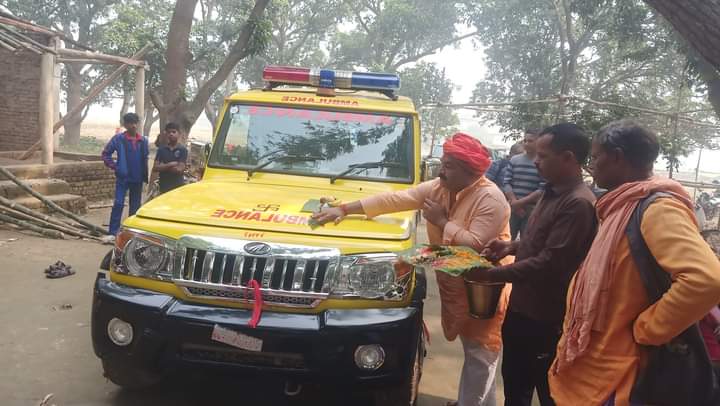 माधव नारायण नगरपालिकामा मेयर यादवद्वारा एम्बुलेन्सको उद्घाटन ।