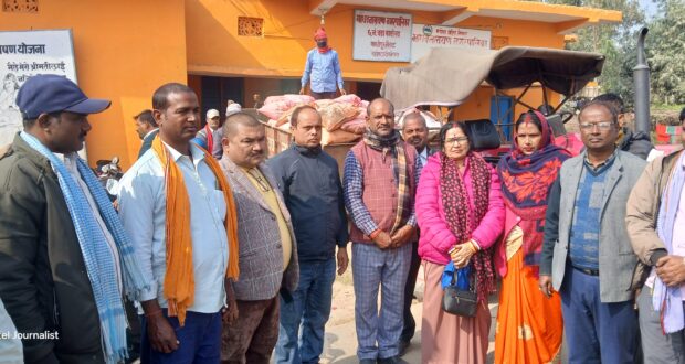 रौतहटको माधोपुरमा कुहिएका राहत सामग्री गरियो नष्ट।
