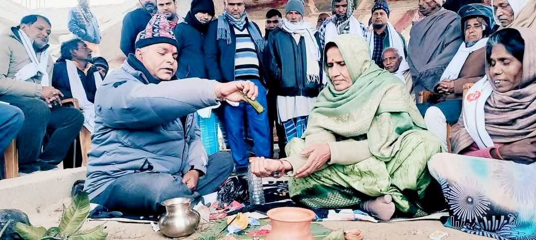 ईशनाथको मोतीगन्ज प्रा वि मा नगर प्रमुख कौशल्या देवी द्वारा चार कोठे भवनको शिलान्यास ।