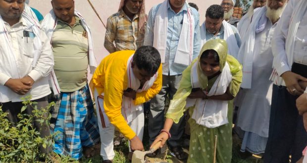 नगर प्रमुख कुर्मीद्वारा मदरसा नेदाय मिल्लत भुषहा भवनको शिलान्यास