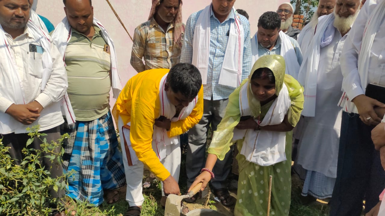 नगर प्रमुख कुर्मीद्वारा मदरसा नेदाय मिल्लत भुषहा भवनको शिलान्यास