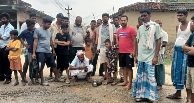 कटहरिया–८ मा वडाध्यक्ष शाहको पहलमा जिर्ण ढलान सडकको पुनः ढलान कार्य सुरु
