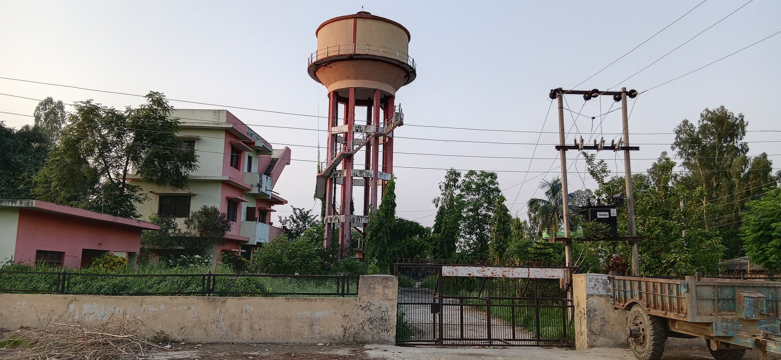 कटहरियाको पानीट्यांकी बन्द,उपभोक्ता  मिनरल वाटर किनेर पिउन बाध्य