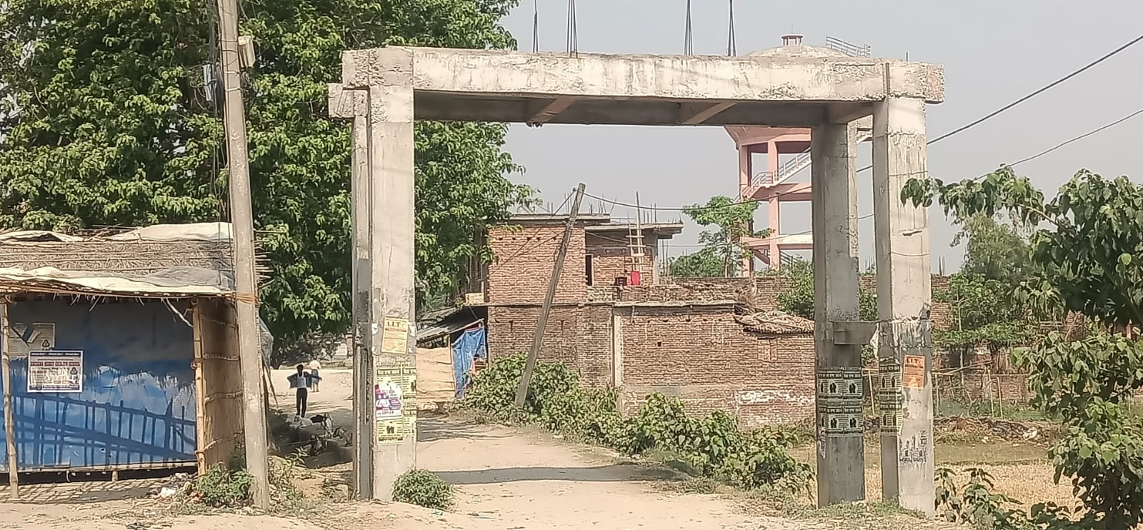 अनुत्पादक क्षेत्रमा लगानी: स्वागतद्वार बनाउने होडबाजी, जनताको पैसा बालुवामा पानी