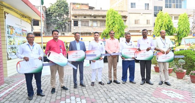 भारत सरकारले नेपाललाई ४० एम्बुलेन्स उपहारस्वरूप प्रदान गर्‍यो