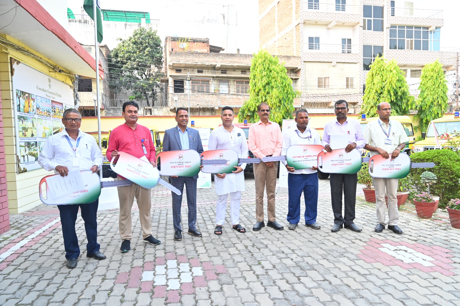 भारत सरकारले नेपाललाई ४० एम्बुलेन्स उपहारस्वरूप प्रदान गर्‍यो