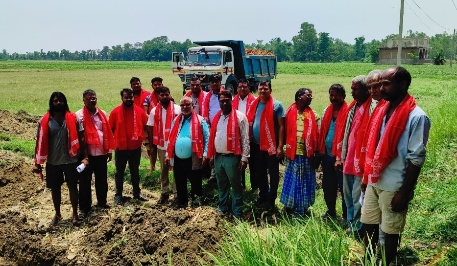 गरुडा नगरपालिका- ३ मा कृषि सडक निर्माणको कार्य शुभारम्भ