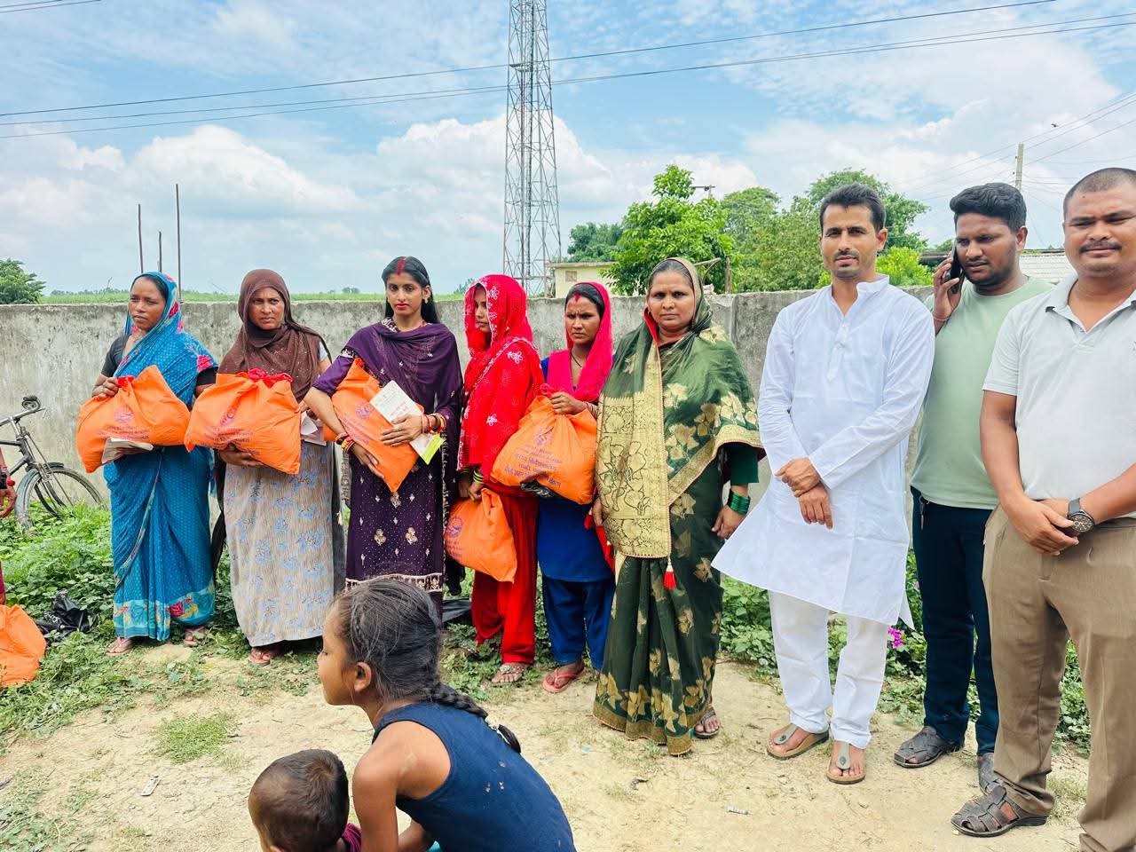 मातृ-शिशु स्वास्थ्यप्रति संवेदनशील पहल, भावी मेयर प्रत्यासी यादवद्वारा पोषणयुक्त खाद्यान्न वितरण