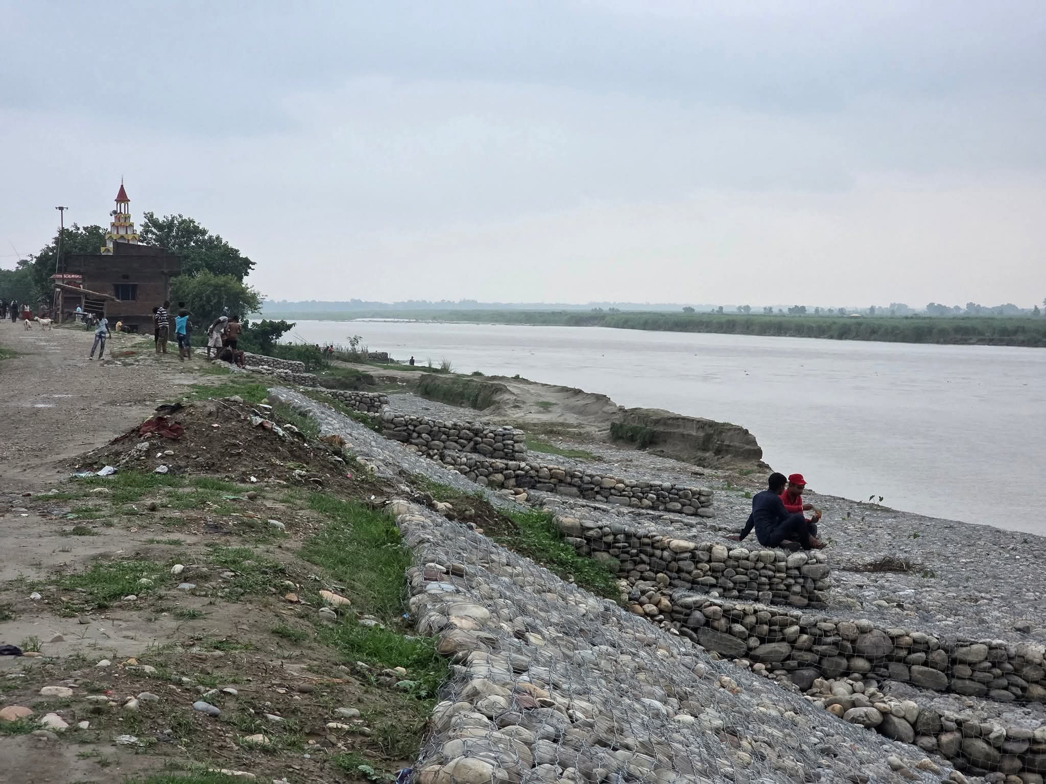 बागमती नदीको बाँध कटानले गाउँ त्रसित, डुबानको उच्च जोखिम