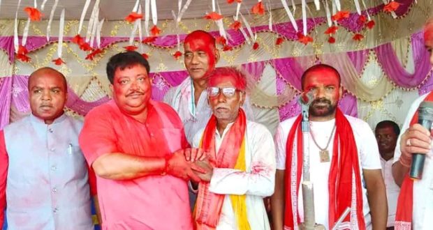 सर्लाहीको बसवरियामा विभिन्न पार्टी परित्याग गरि १०० जना कांग्रेसमा प्रवेश