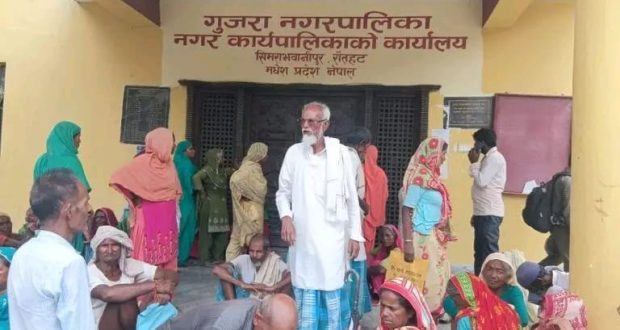 सिमरा भवानीपुरको एनआईसी एशिया बैंकको लापरवाहीको कारण जेष्ठ नागरिक र बालपोषण भत्ता वितरणमा ढिलाइ