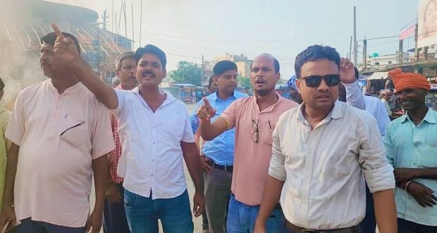 काठमाडौंमा जेनजी युवाहरूको मृत्यु प्रकरण : गौरमा जसपाद्वारा टायर बालेर प्रदर्शन