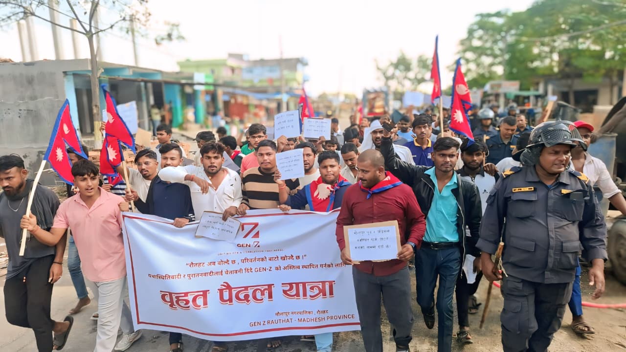 रौतहटको मौलापुरमा जेन्जी युवाहरुको पैदल यात्रासंगै प्रदर्शन