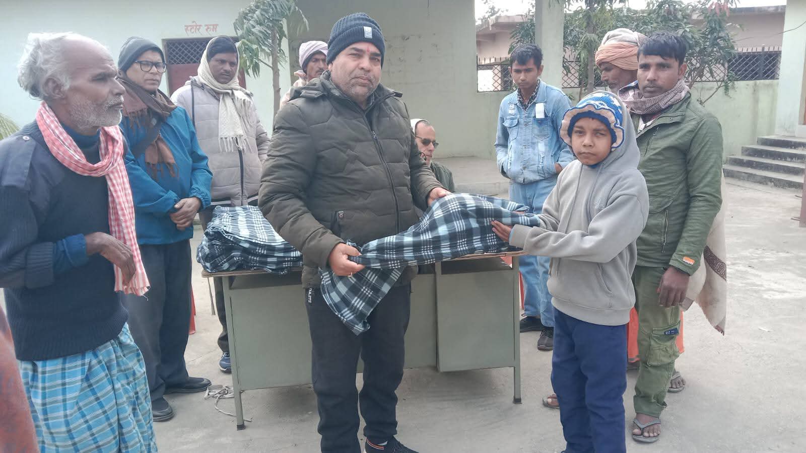 बौधिमाई-२ इनर्वामा वडा अध्यक्ष पटेलद्वारा अपांगता भएका व्यक्तिलाई कम्बल वितरण